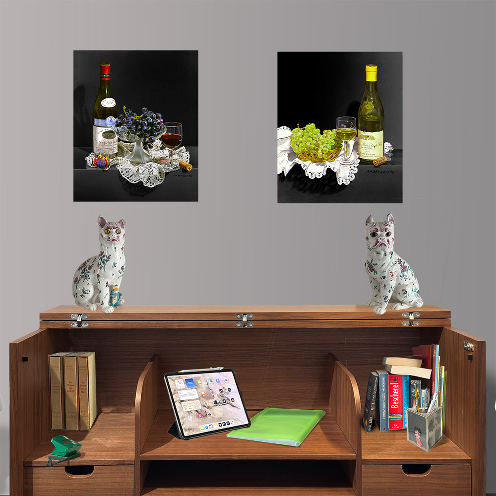 Cette année là. et Mariage blanc, deux tableaux de nature-mortes accrochées dans un bureau. / Barraya-bis