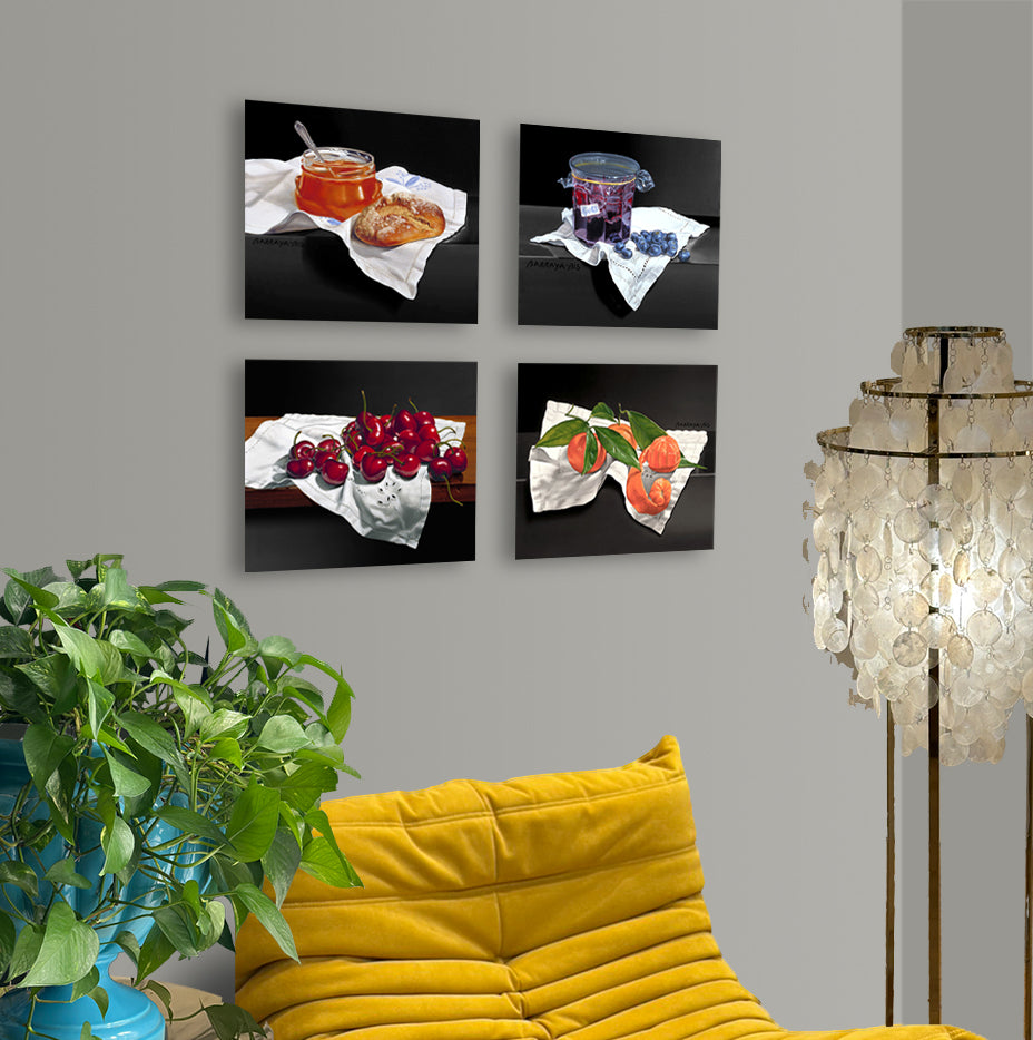 Quatre peintures dur alu dibond en situation sur un mur d'appartement