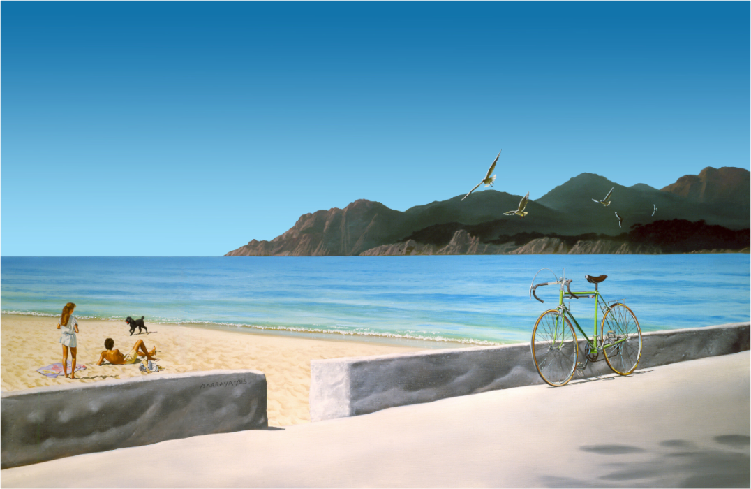 une belle plage ensoleillée avec des enfants, un chien, des mouettes et un vélo.