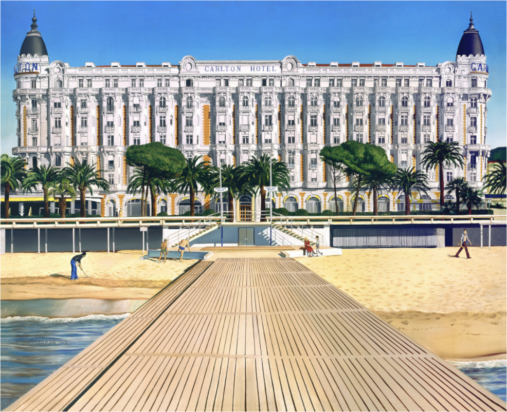 La star des Tzars. Tableau Imprimé en haute résolution représentant l'hôtel, Carlton de Cannes vu du bout de son ponton.soleil radieux, plage presque vide.