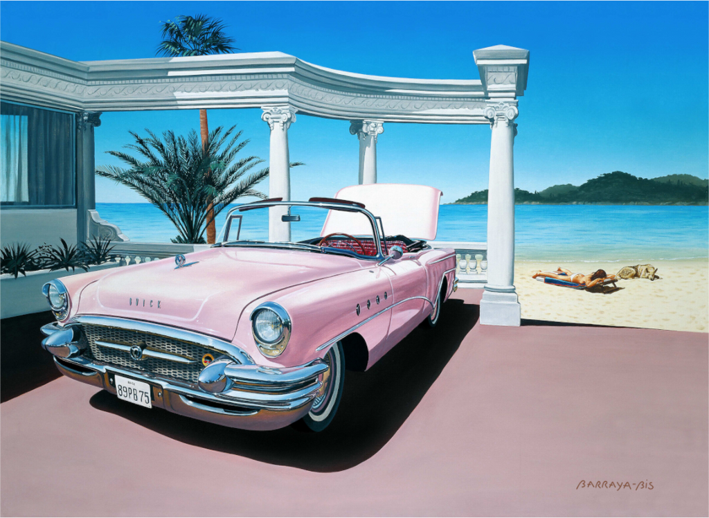 Sur un parking super luxe qui surplombe une plage de rève ,une Buick rose en plein soleil resplendit. Sur la plage une super jeune femme et son chien prennent un bain de soleil.